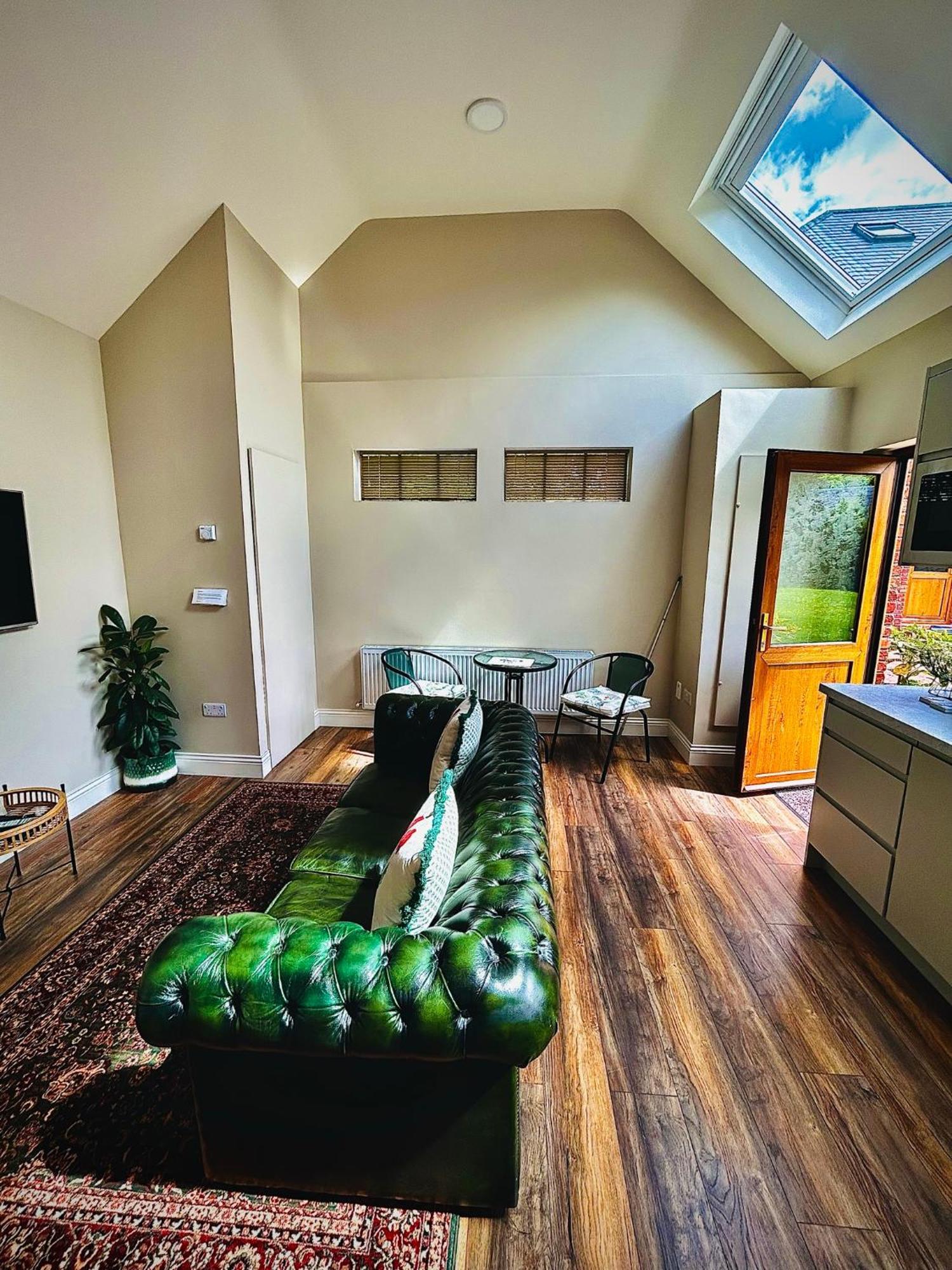 Oranhill Lodge Guesthouse โอแรนมอร์ ภายนอก รูปภาพ