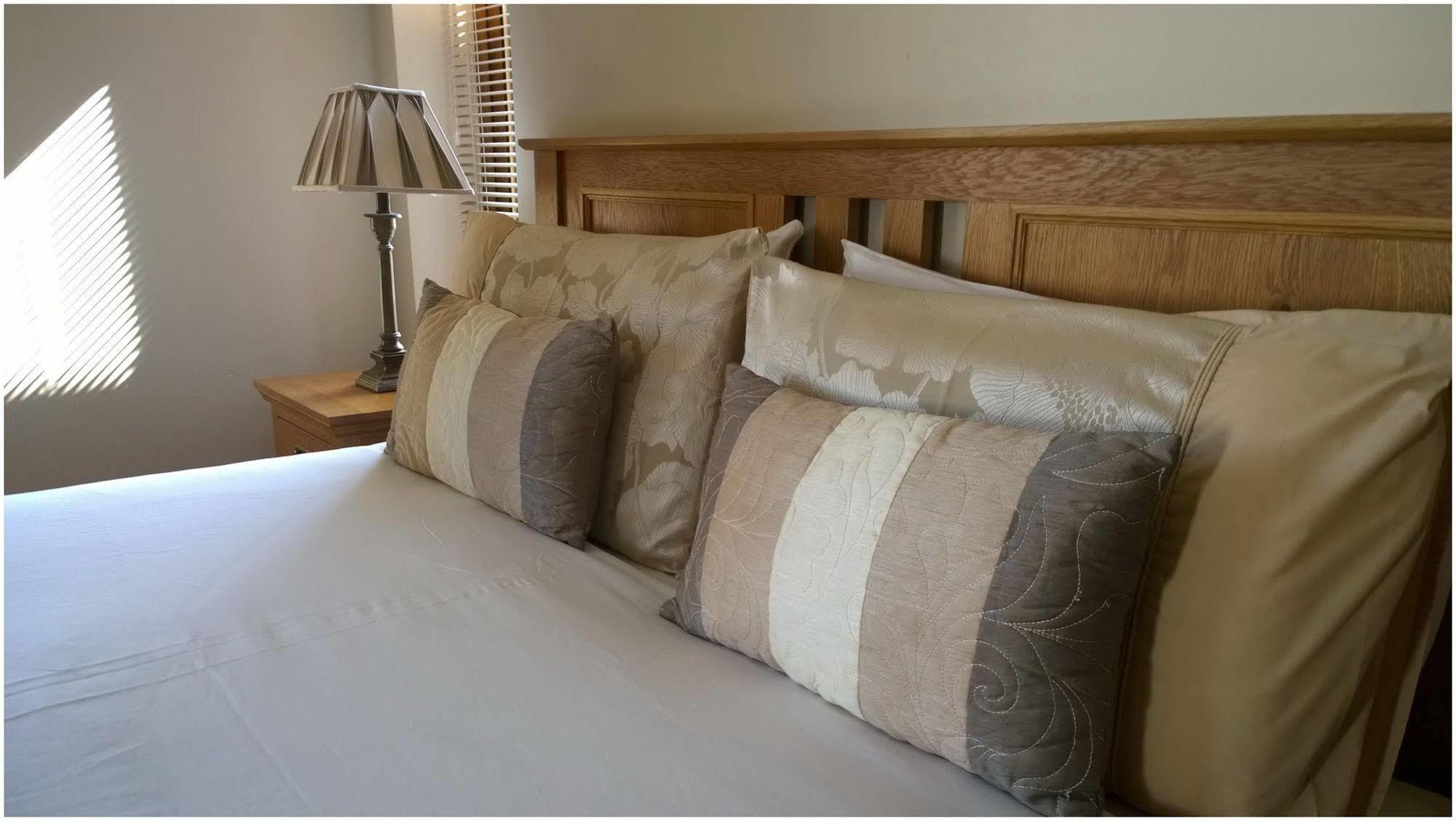 Oranhill Lodge Guesthouse โอแรนมอร์ ภายนอก รูปภาพ